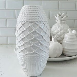 Apropos white ceramic decorative vase
